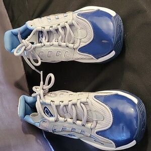 Reebok size 8 tennis shoes